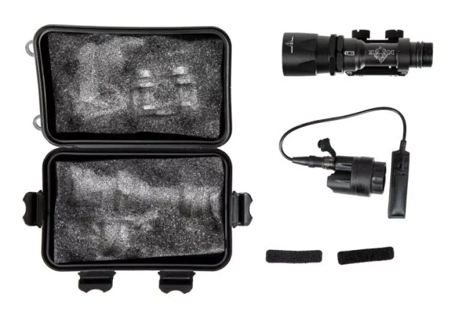 Latarka taktyczna M951 - czarna