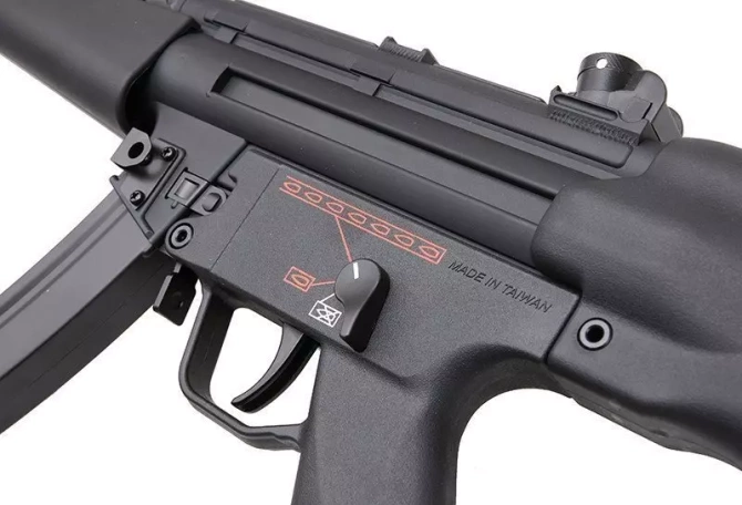 EGM A4 STD submachine gun replica