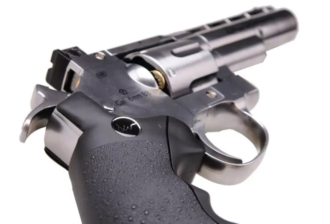 Dan Wesson 4 revolver"