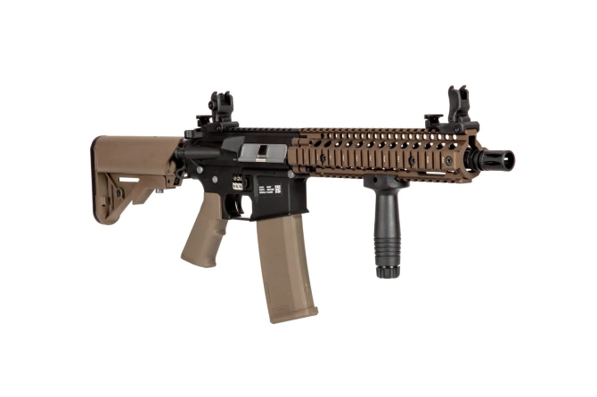 Replika karabinka Specna Arms Daniel Defense® MK18 SA-E19 EDGE™ HAL2 ™ Chaos Bronze