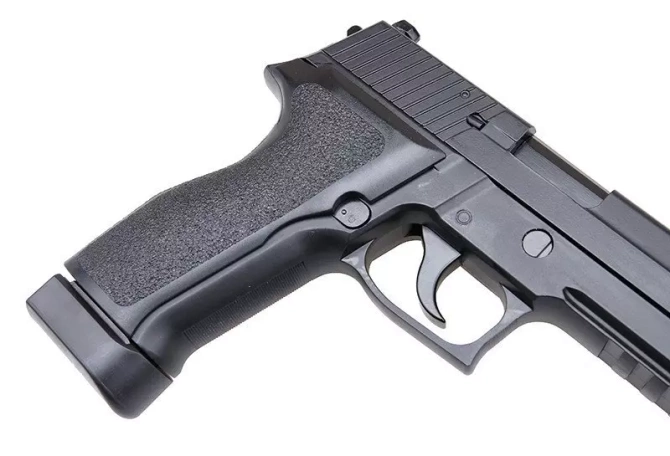 Replika pistoletu KP-01-E2 (CO2)