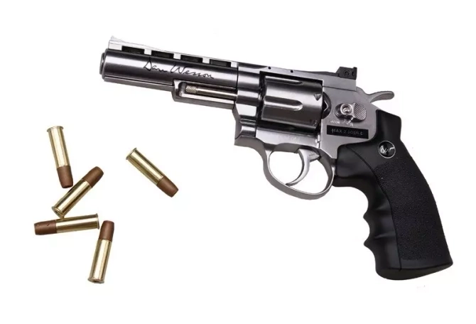 Dan Wesson 4 revolver"