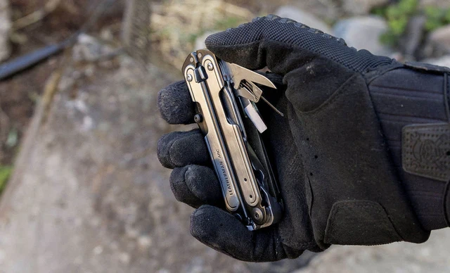 LEATHERMAN ARC® - Stainless and Black DLC