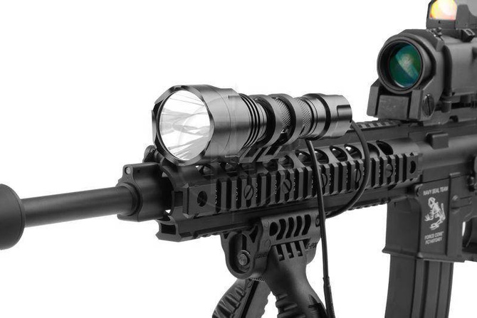 Latarka taktyczna C900 - G-LIGHT