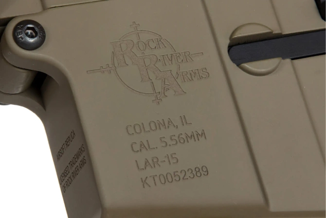 Replika karabinka SA-E07 EDGE™ Light Ops Stock HAL2 ™ Full Tan