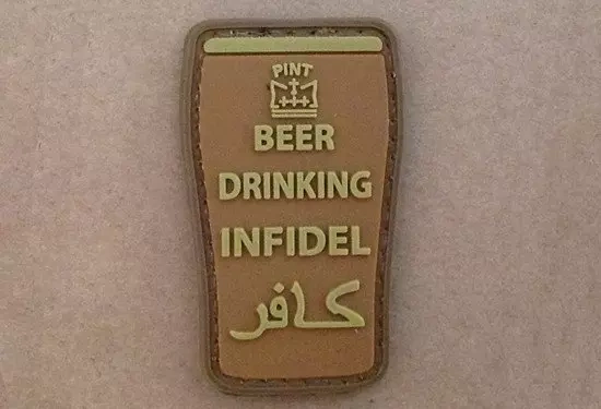 Naszywka 3D - Beer drinking infidel - Coyote