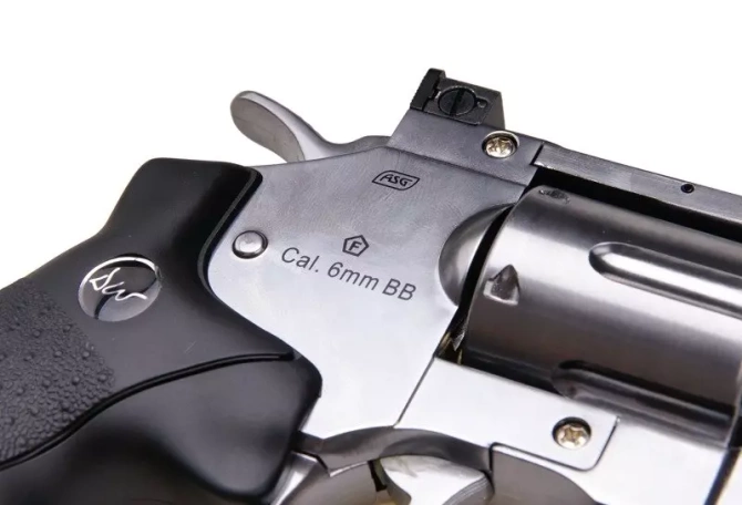 Dan Wesson 4 revolver"