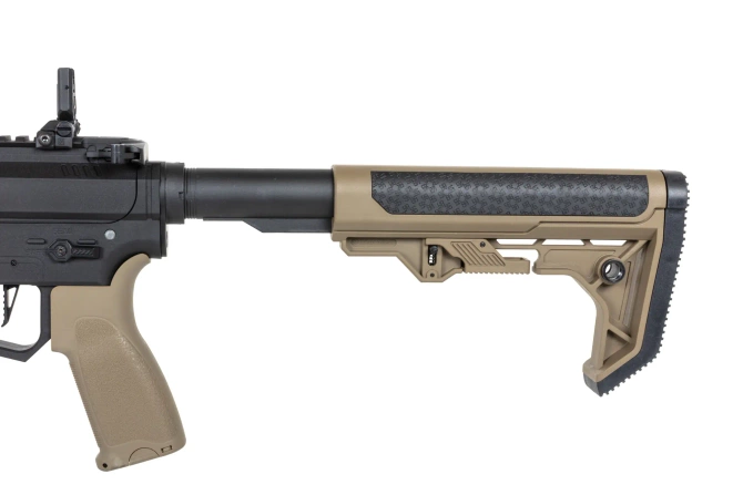 Pistolet maszynowy ASG Specna Arms SA-FX02 FLEX™ HAL ETU Half-Tan z pomarańczowym urządzeniem wylotowym